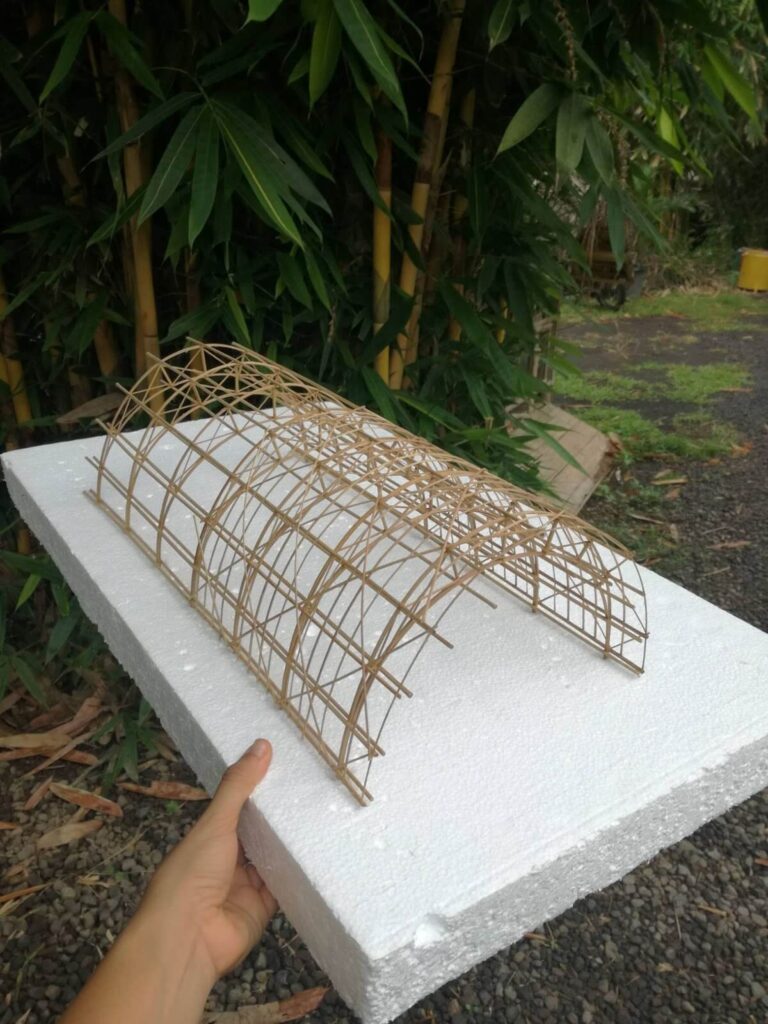 Construcción una sencilla y de bambú: de maqueta a realidad.