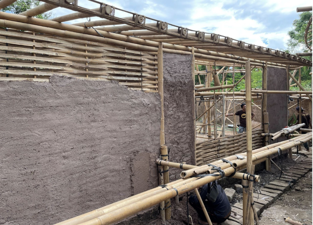 Process of Making Natural Wall with wattle and daub technique