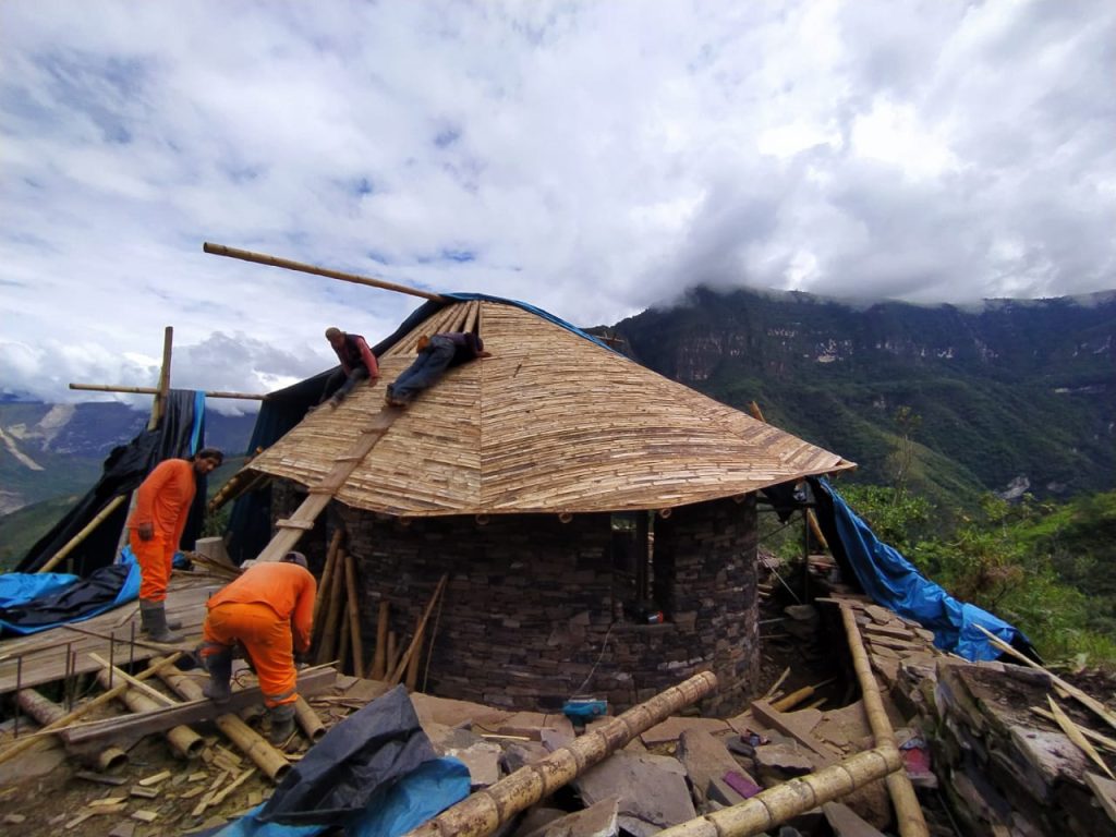 BAMBOO U - Roof Construction Process