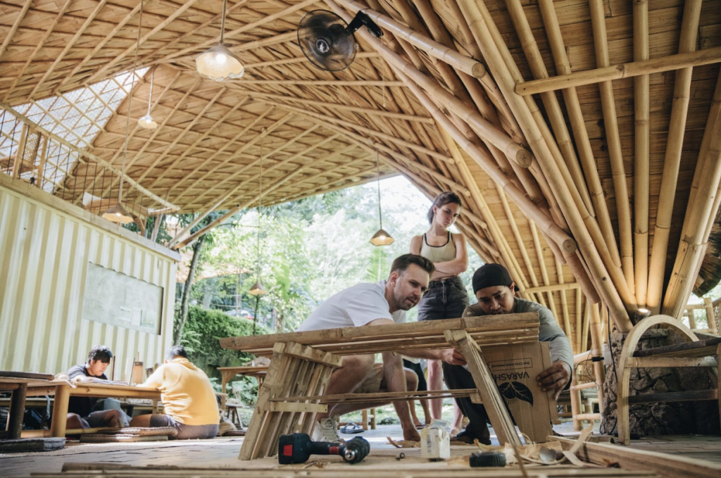 BAMBOO U - Building a Table made of Bambusa Blue