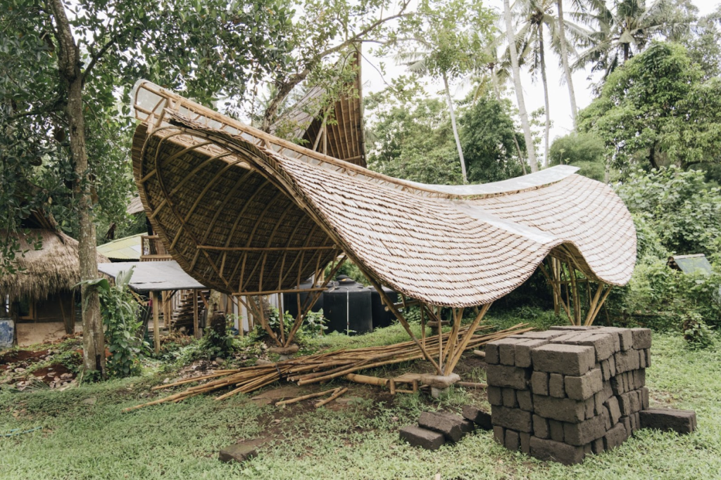 BAMBOO U - BAMBOO SHINGLE ROOFING ON A PROTOTYPE BUILDING AT BAMBOO U CAMPUS BALI