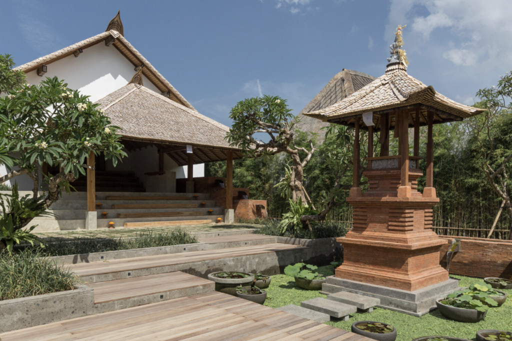 BAMBOO U - BAMBOO SHINGLE ROOFING SYSTEM AT JOHN HARDY JEWELRY GALLERY BALI_StudioJencquel