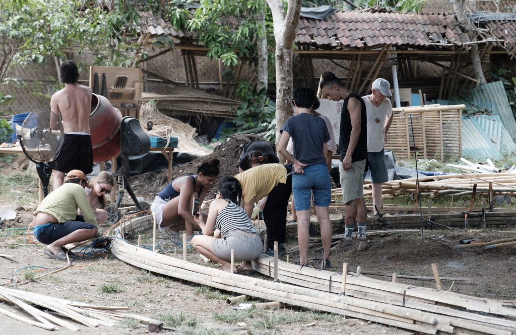 BAMBOO U - Teamwork on Building a Bamboo Bridge